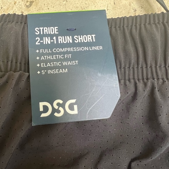 DSG Men’s XL 5” 2 in 1 Stride Run Shorts Black with Camo Base Layer - Picture 4 of 6